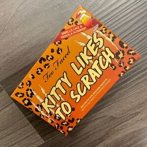 Too Faced Kitty Likes To Scratch Mini 8 SHADE Eye Shadow PALETTE